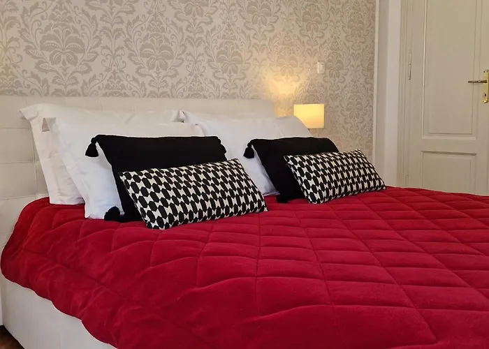 Apartment Medea 2 With Private Parking