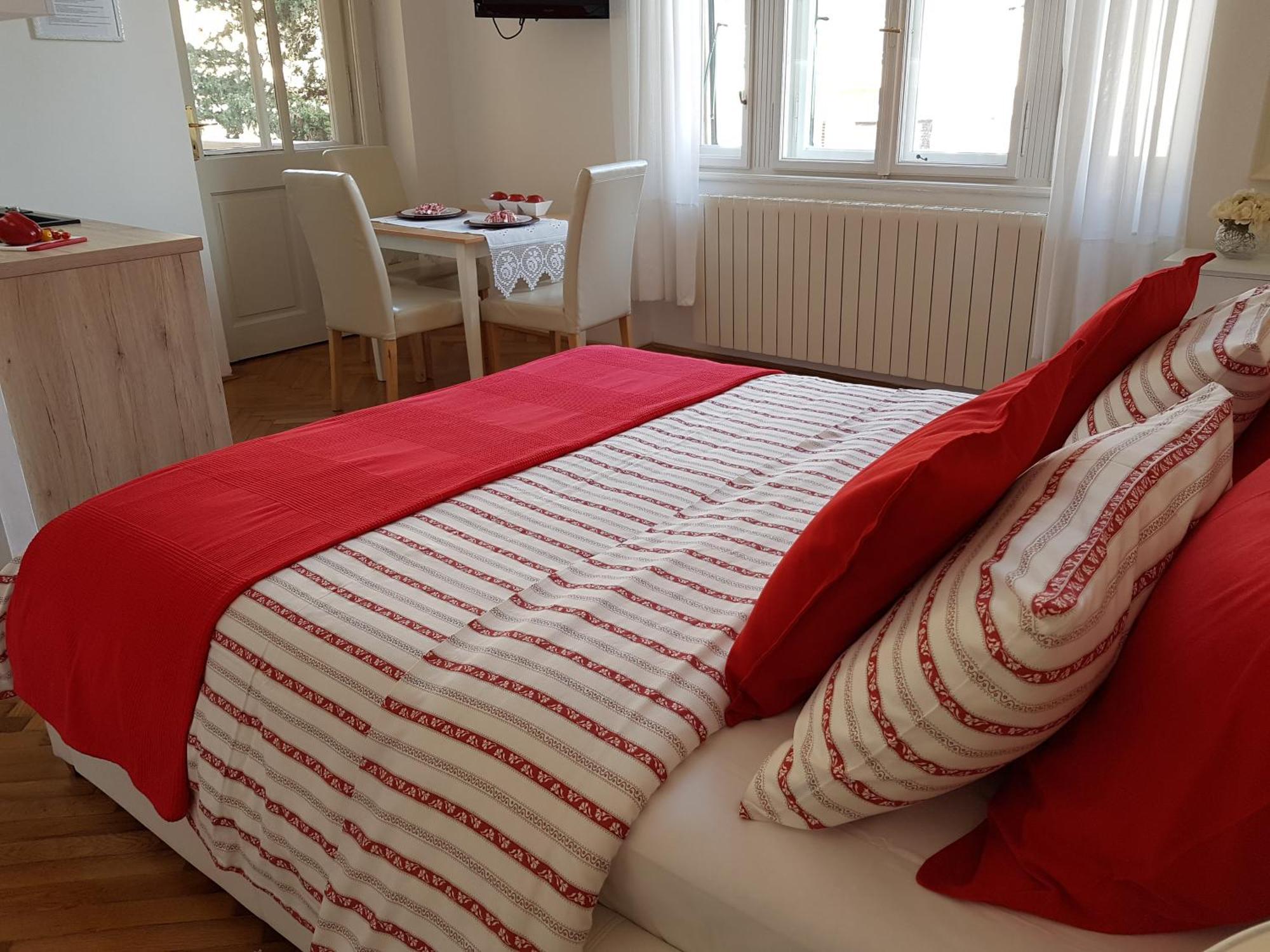 Medea 2 With Private Parking Apartmán *